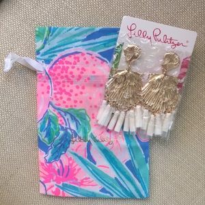 NWT Lilly Pulitzer Sway White Earrings & Dust Bag